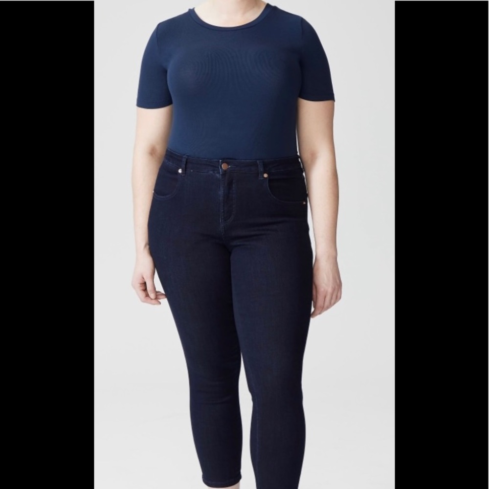 Size 14 Universal Standard 27” Seine Jeans